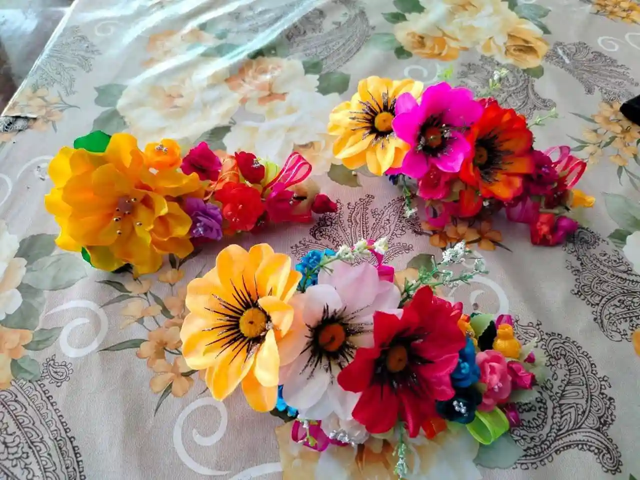 Accesorio bordado artesanal