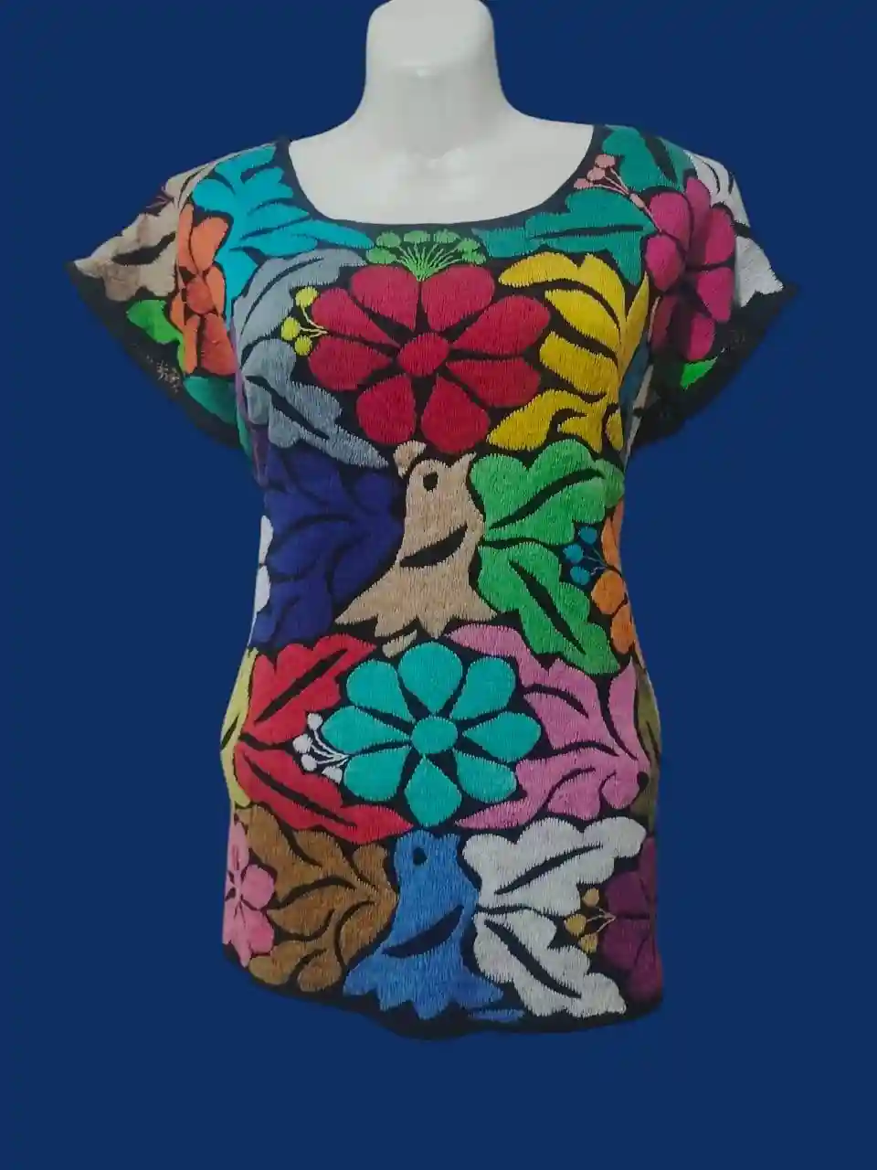 Blusa artesanal con bordado a mano