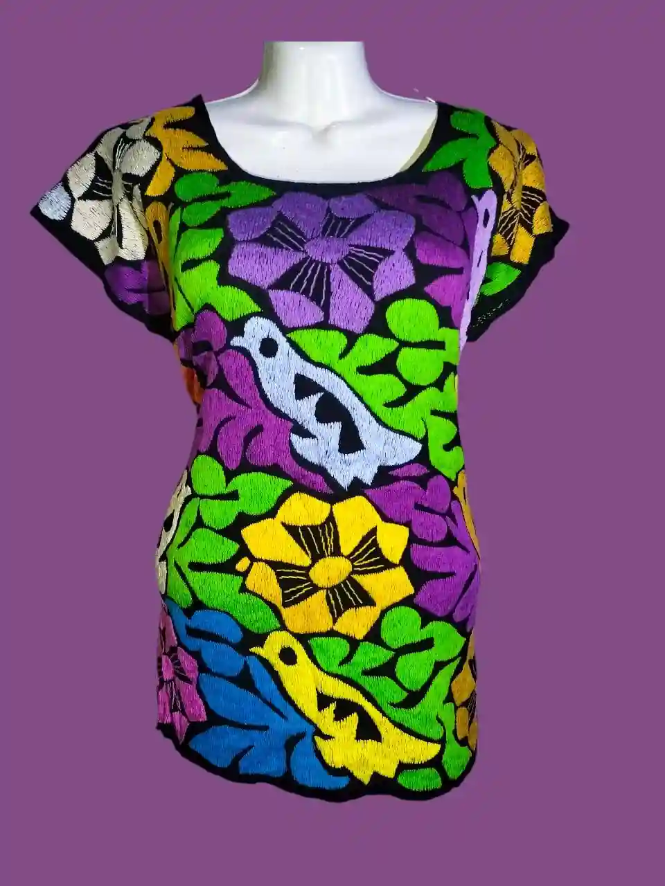 Blusa mexicana bordada a mano con flores