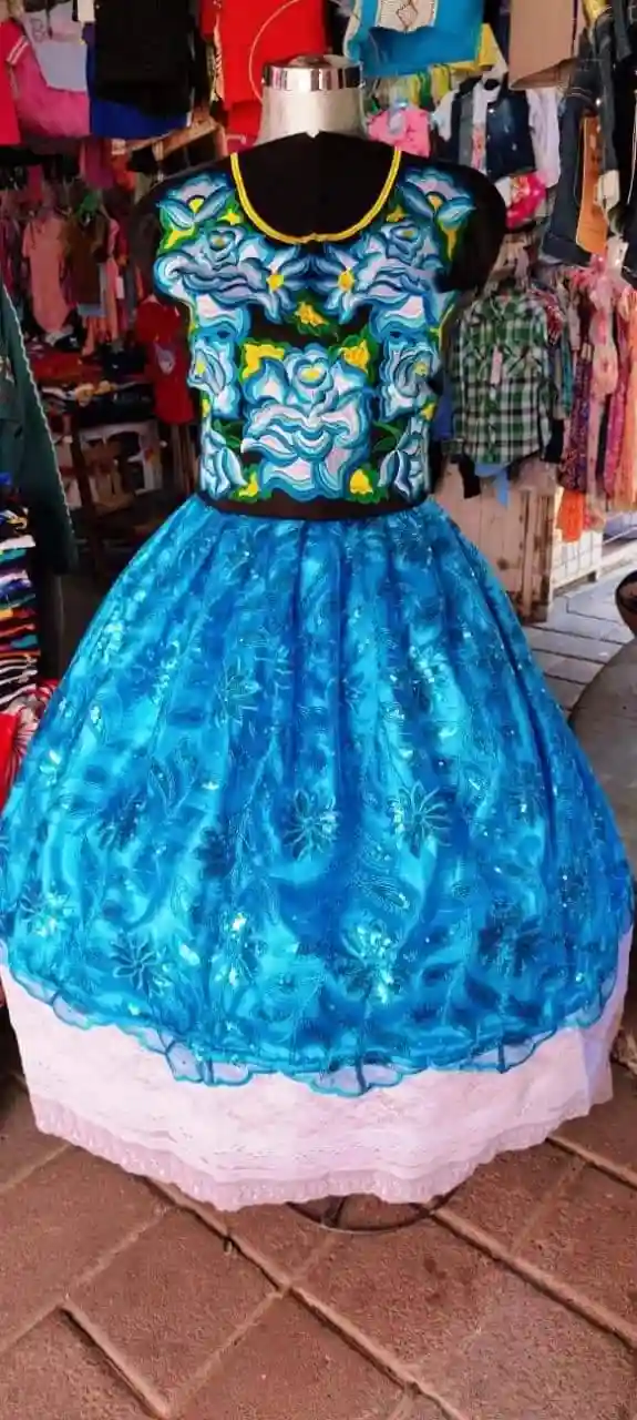 Huipil con olán artesanal