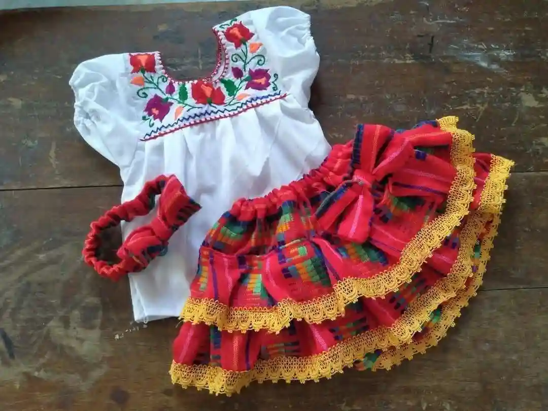 Ropa artesanal para niña