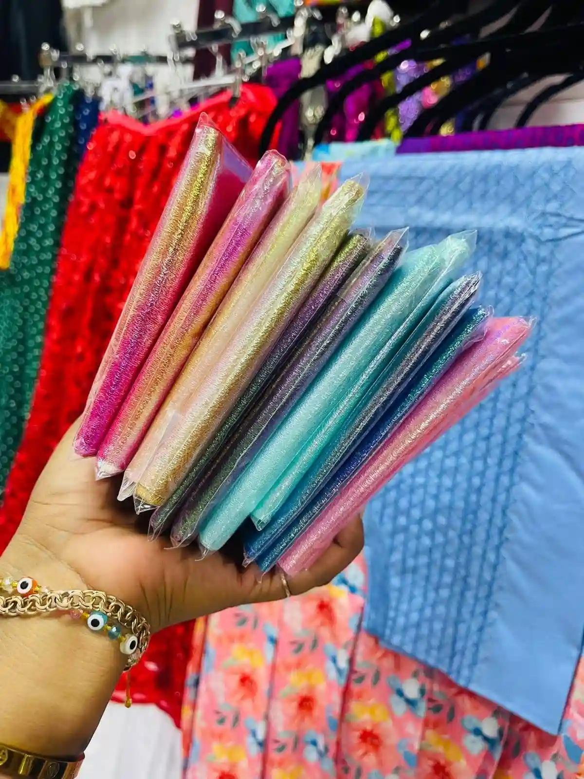 Accesorios bordados artesanales