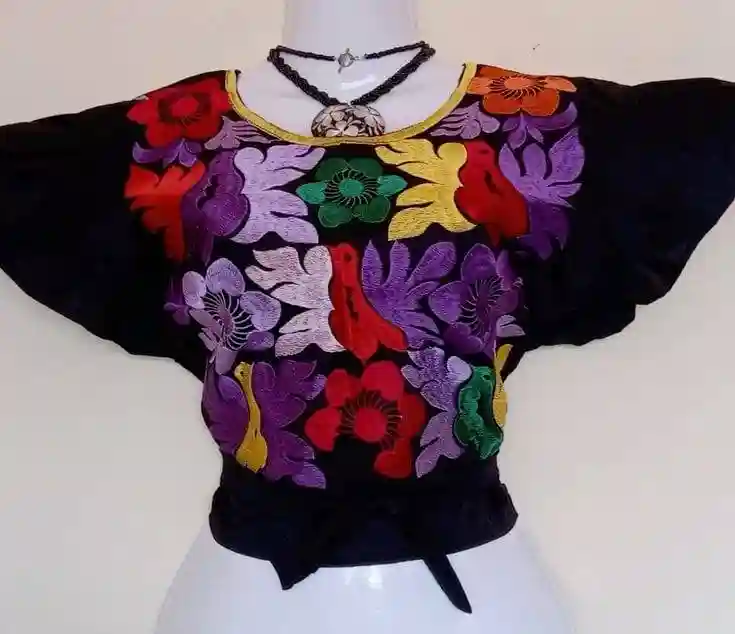 Blusa bordada artesanal mexicana