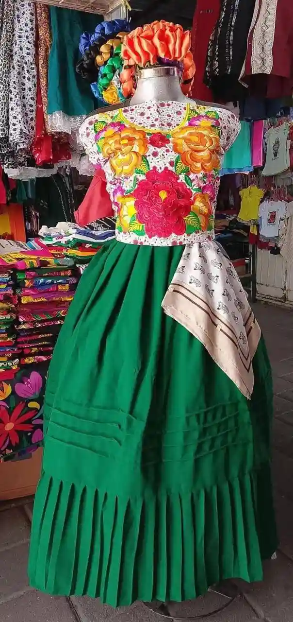 Enagua bordada toque de seda