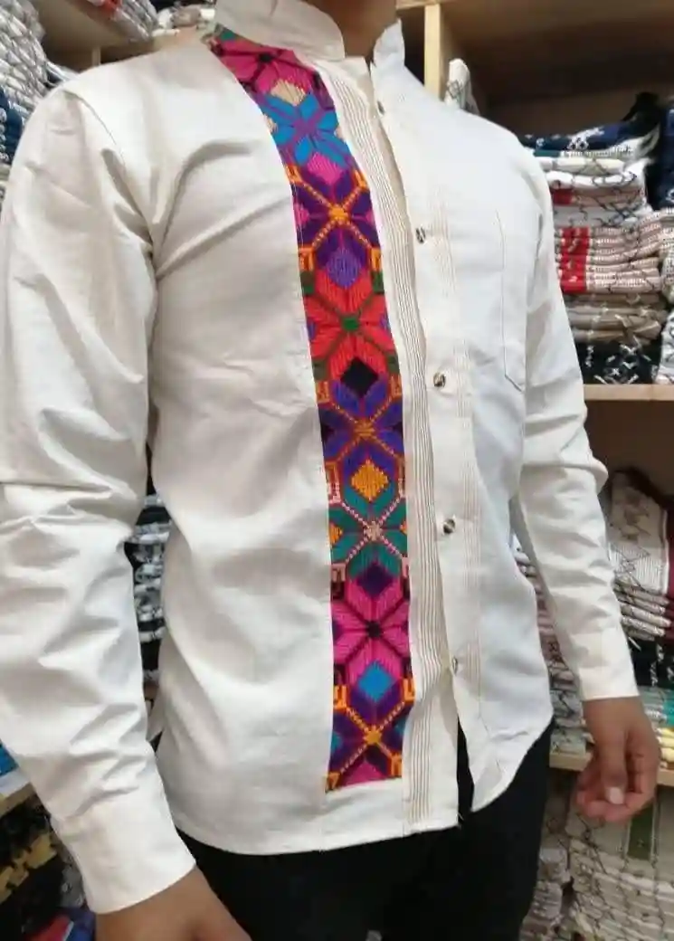 Guayabera bordada para caballero