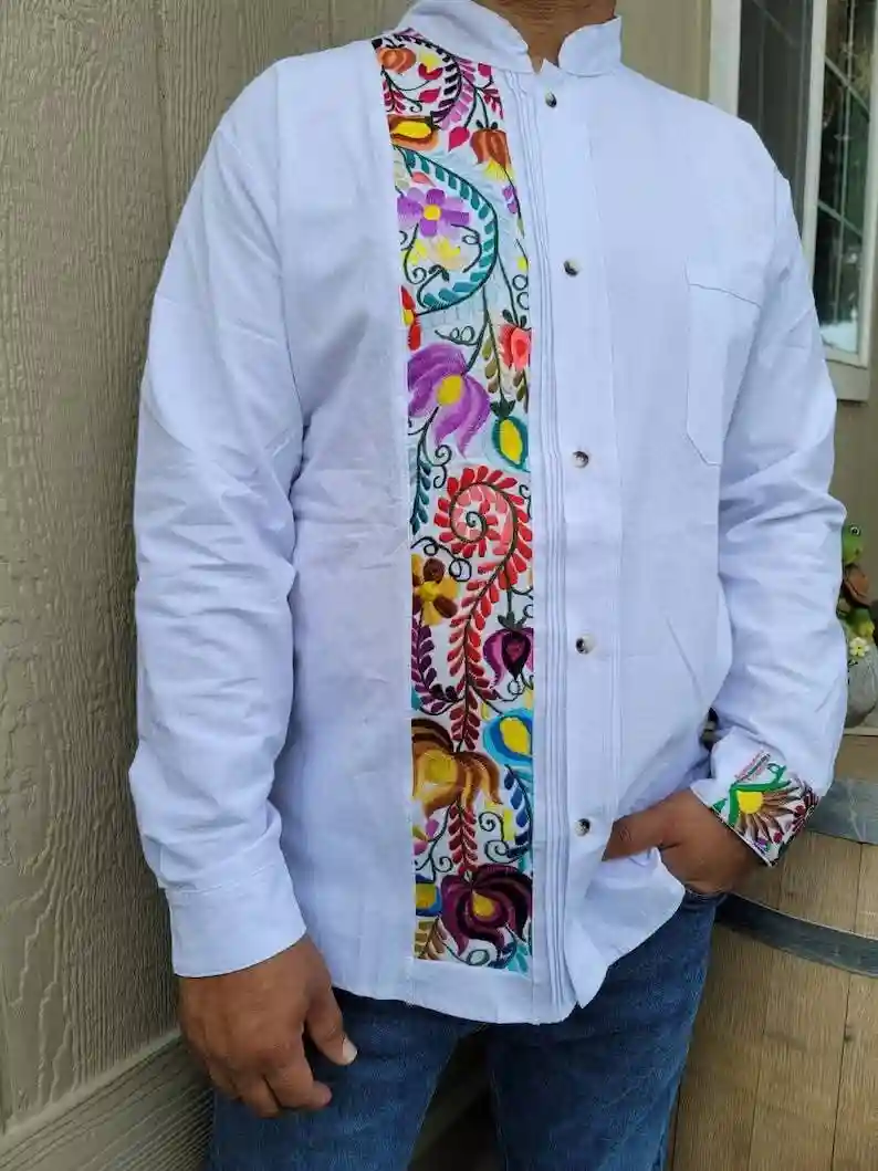 Guayabera de manta artesanal
